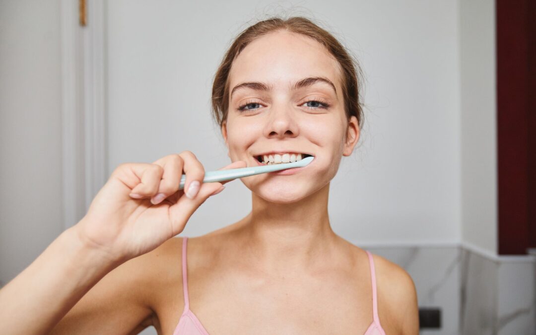 Best At-Home Teeth Whitening Kits in 2026: What Actually Works (And When to See a Dentist Instead)